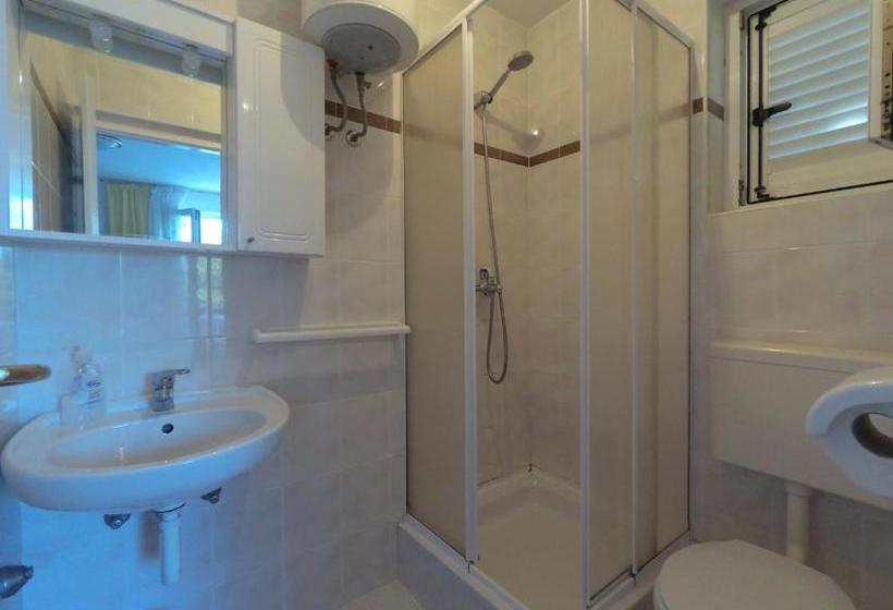 ペンション Royal Rooms Novalja