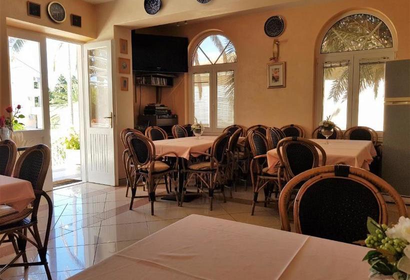 Пансион Royal Rooms Novalja