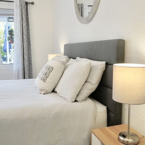 4145 By The Sea Inn & Suites