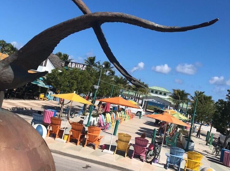 4145 By The Sea Inn & Suites