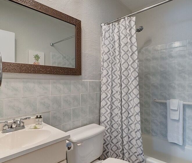 4145 By The Sea Inn & Suites