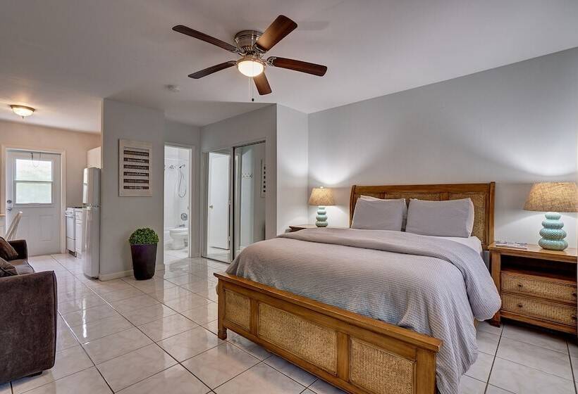 4145 By The Sea Inn & Suites