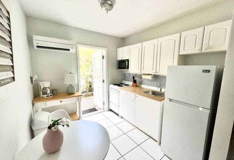 4145 By The Sea Inn & Suites