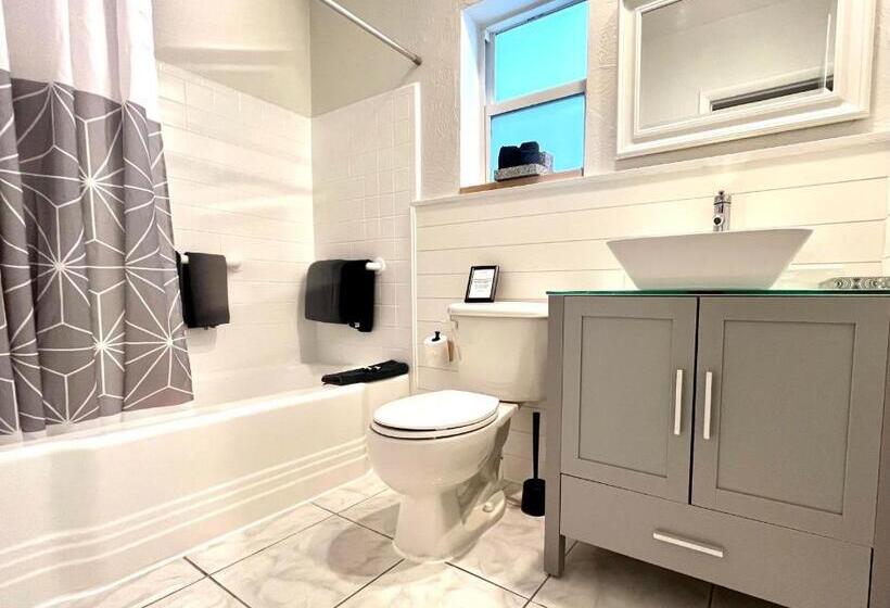 4145 By The Sea Inn & Suites