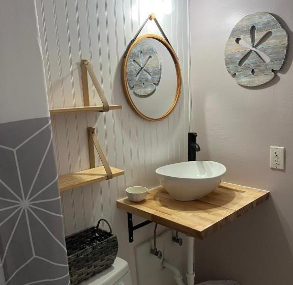 4145 By The Sea Inn & Suites