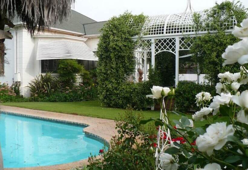 צימר A Tapestry Garden Guest House