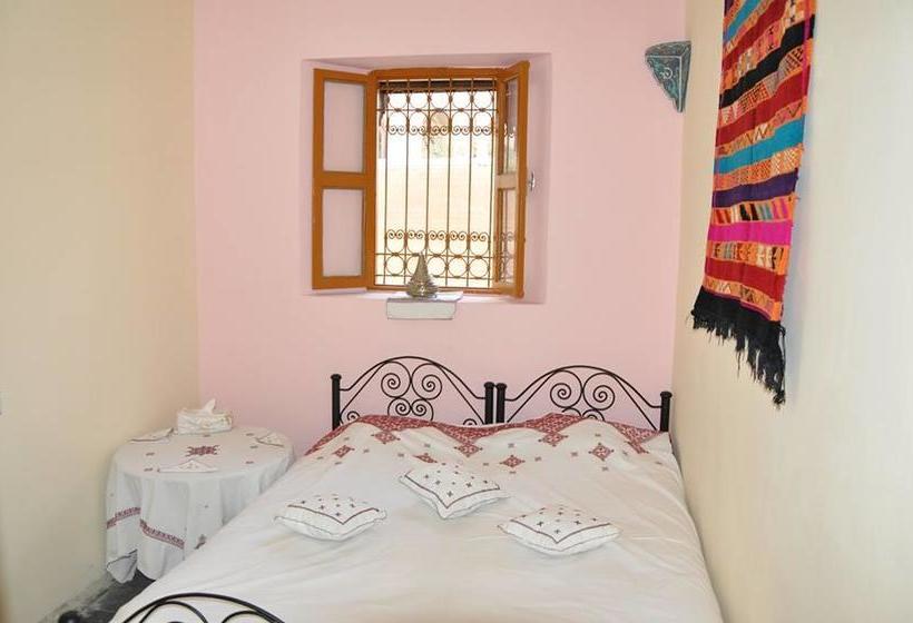 تختخواب و صبحانه Dar Pension Talaa