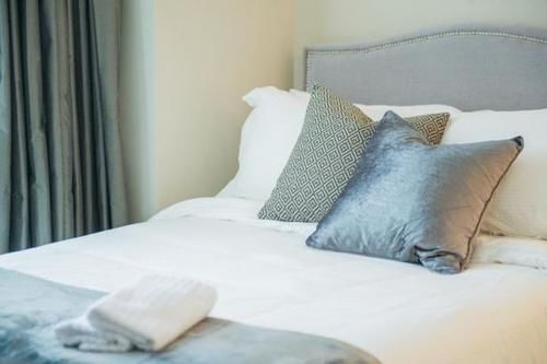 Executive Suites By Roseman - Luna