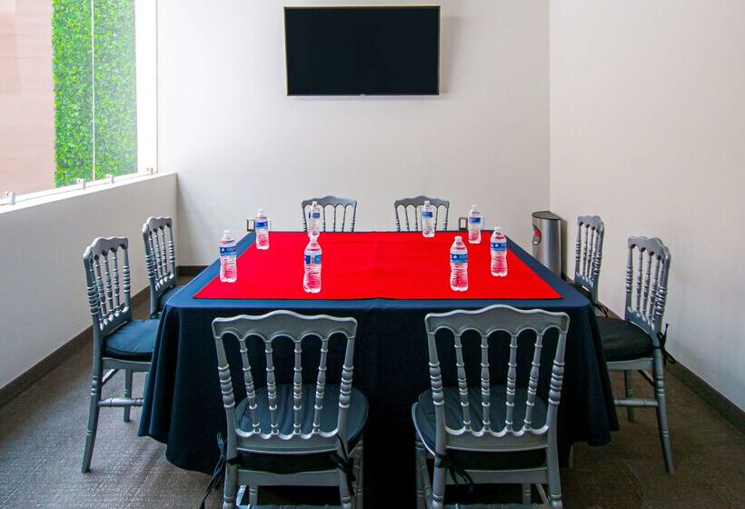 فندق Best Western Plus Santa Cecilia Pachuca