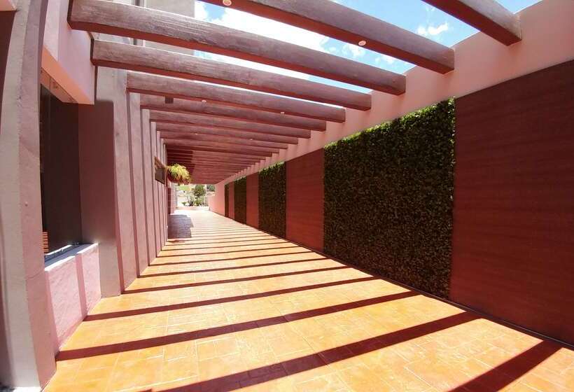 فندق Best Western Plus Santa Cecilia Pachuca