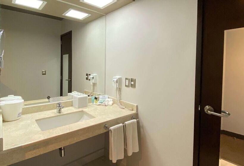 فندق Best Western Plus Santa Cecilia Pachuca