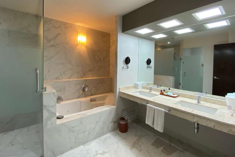 فندق Best Western Plus Santa Cecilia Pachuca