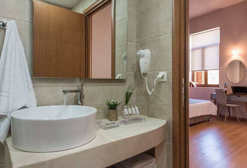 هتل Bluebell Luxury Suites
