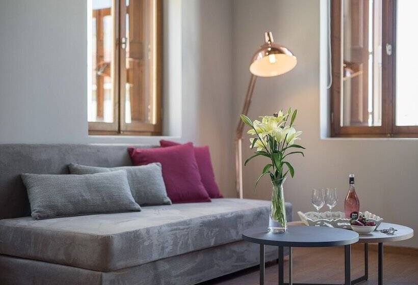 בית מלון כפרי Bluebell Luxury Suites