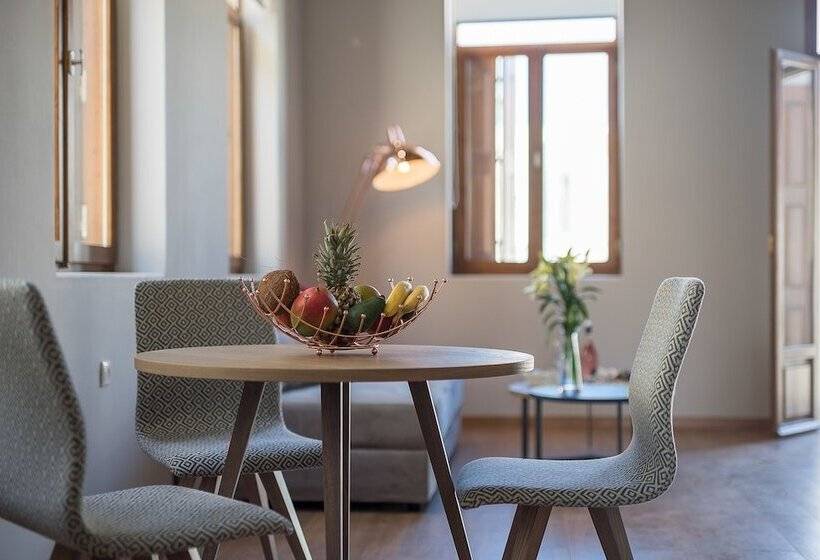 בית מלון כפרי Bluebell Luxury Suites