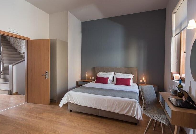 هتل Bluebell Luxury Suites