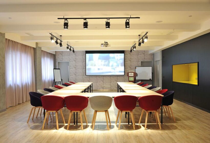 호텔 Campanile Shanghai Railway Station And People S Square