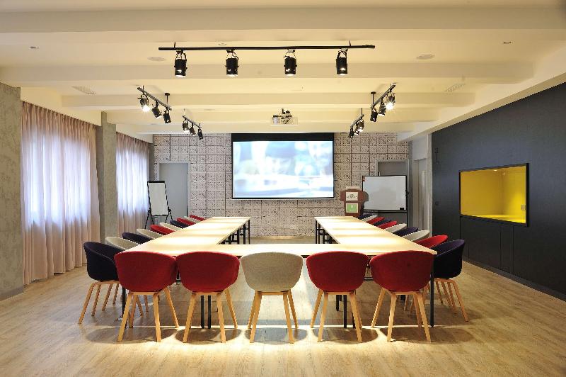 호텔 Campanile Shanghai Railway Station And People S Square