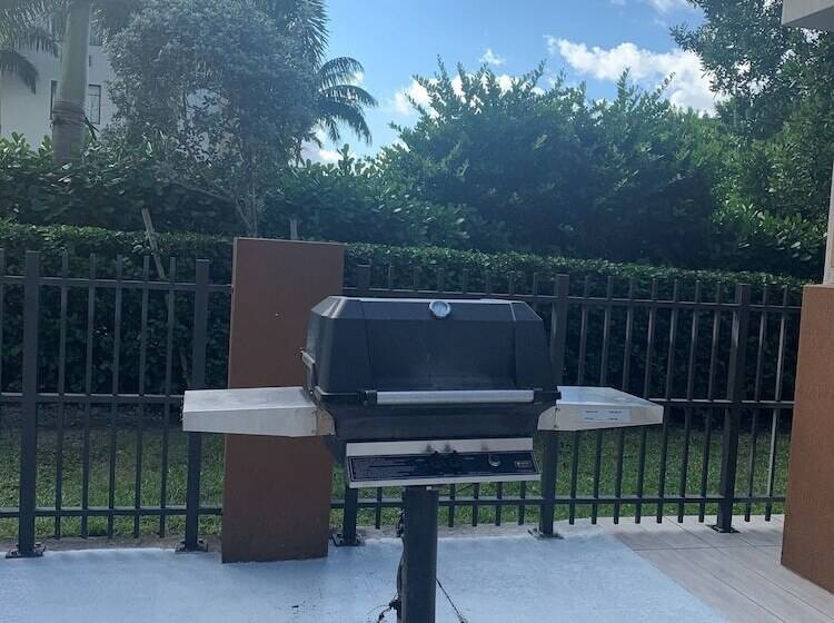 فندق Candlewood Suites   Miami Exec Airport   Kendall, An Ihg