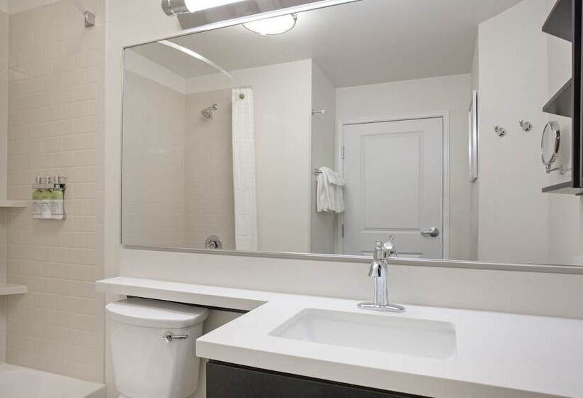 فندق Candlewood Suites Pueblo, An Ihg