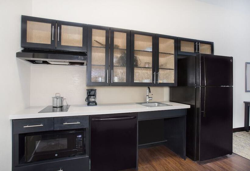 فندق Candlewood Suites Pueblo, An Ihg