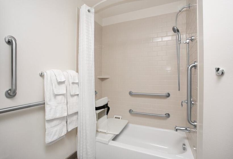 فندق Candlewood Suites Pueblo, An Ihg