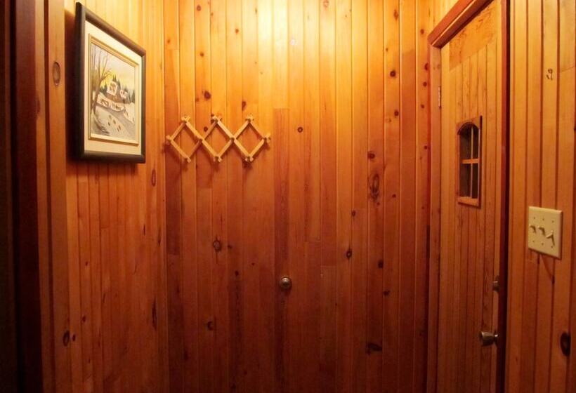 Отель Chalet Rustique Crds Tremblant