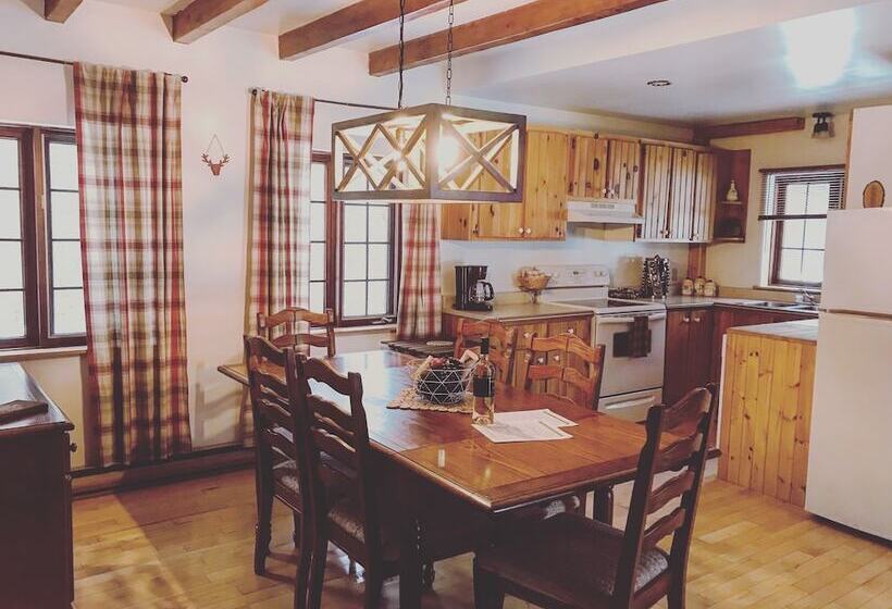 Отель Chalet Rustique Crds Tremblant