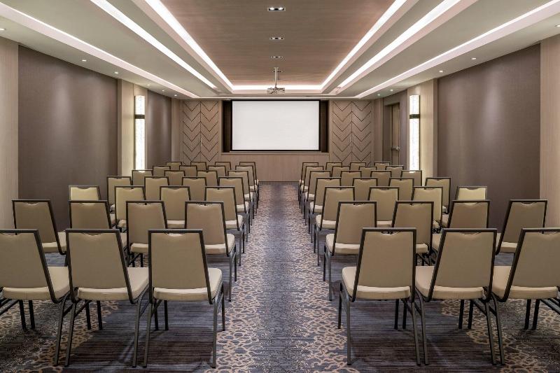 هتل Courtyard By Marriott Siem Reap Resort