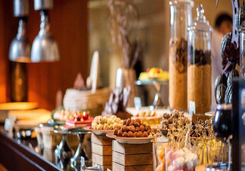 هتل Crowne Plaza Muscat Ocec, An Ihg