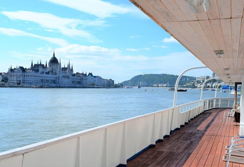 ホテル Grand Jules  Boat