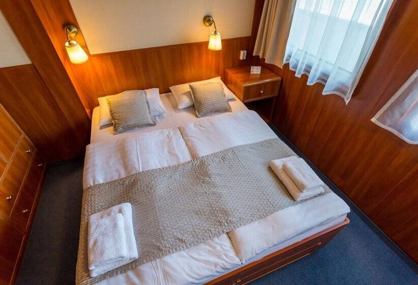 ホテル Grand Jules  Boat