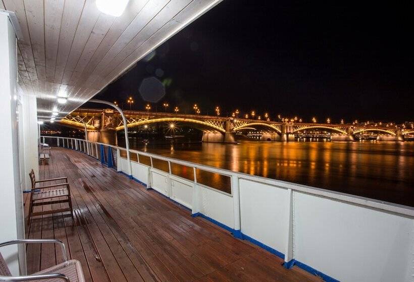 ホテル Grand Jules  Boat