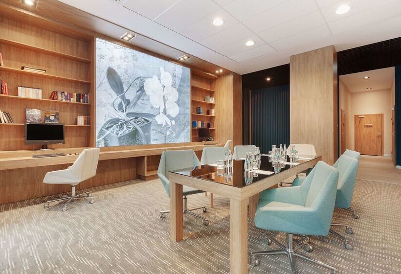 هتل Hampton By Hilton Lublin