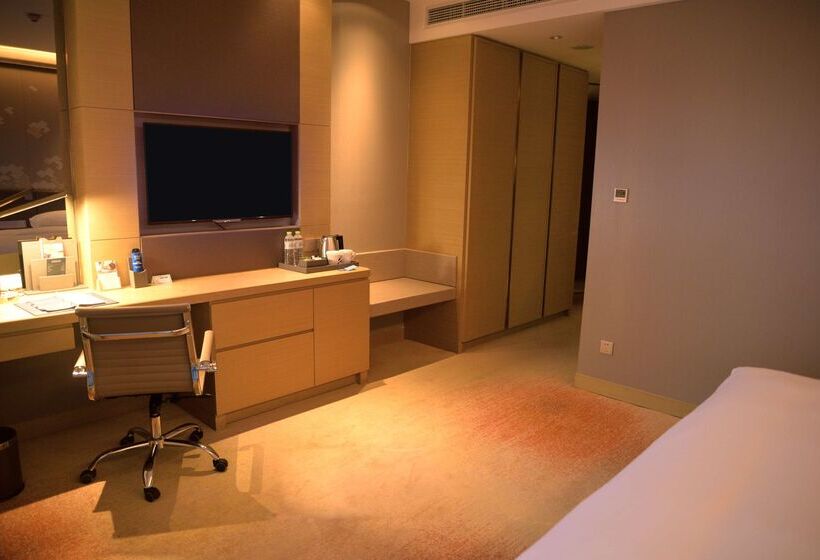 هتل Hilton Yantai