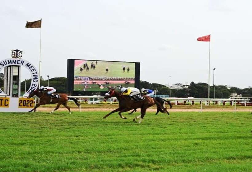 호텔 Holiday Inn Bengaluru Racecourse, An Ihg