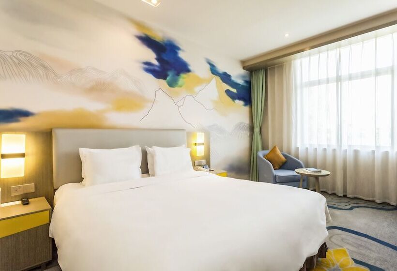 Отель Holiday Inn Express Lhasa Potala Palace By Ihg