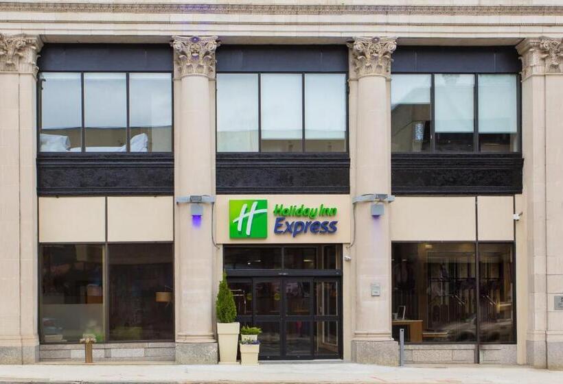 هتل Holiday Inn Express   Springfield Downtown, An Ihg
