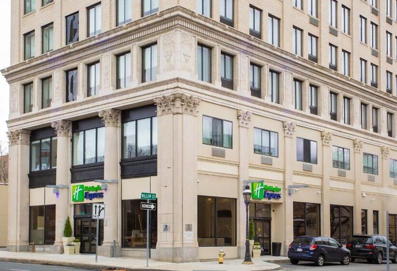 هتل Holiday Inn Express   Springfield Downtown, An Ihg