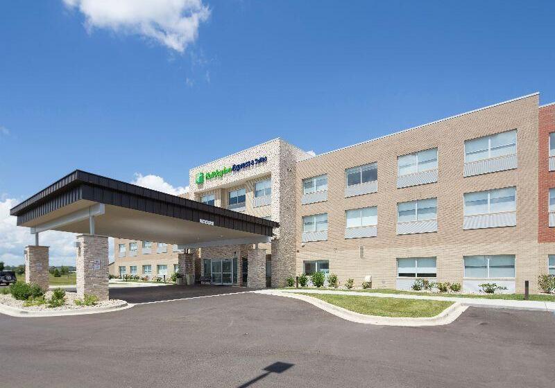 בית מלון כפרי Holiday Inn Express & Suites   Gaylord, An Ihg