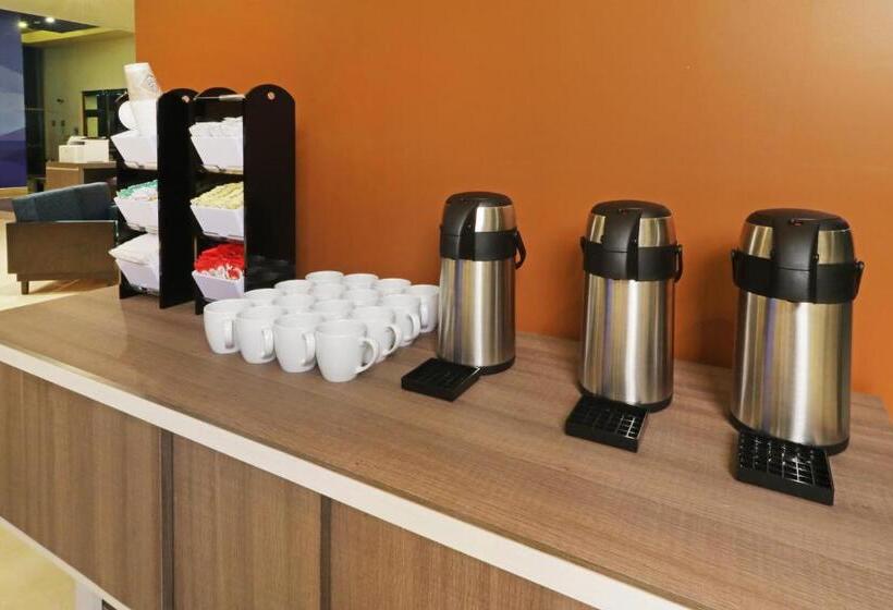 فندق Holiday Inn Express   Tuxpan, An Ihg