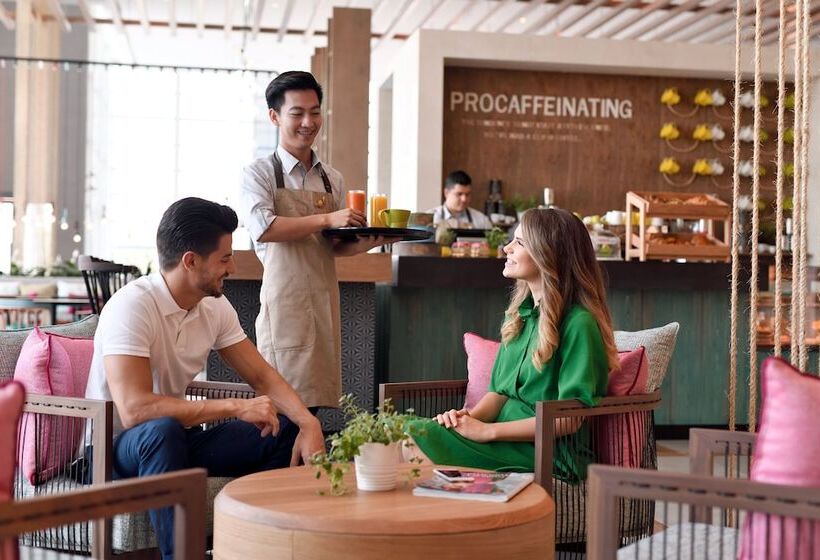 هتل Holiday Inn & Suites   Dubai Festival City Mall, An Ihg