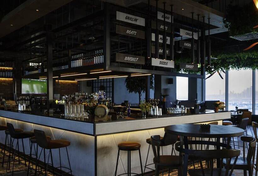 هتل Holiday Inn & Suites   Dubai Festival City Mall, An Ihg