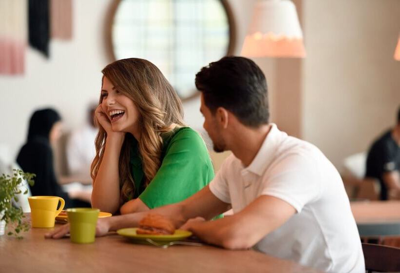 هتل Holiday Inn & Suites   Dubai Festival City Mall, An Ihg