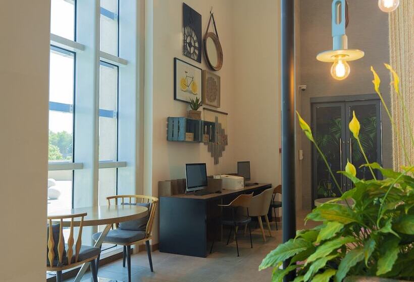 هتل Holiday Inn & Suites   Dubai Festival City Mall, An Ihg