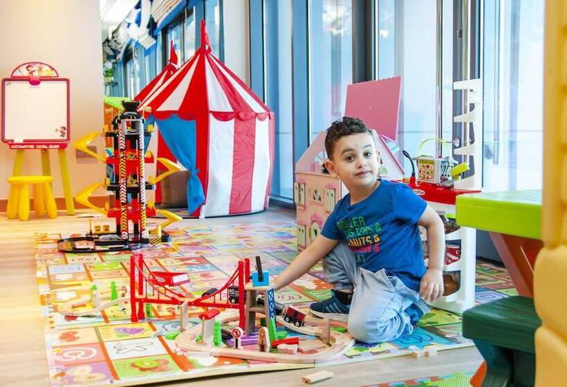 هتل Holiday Inn & Suites   Dubai Festival City Mall, An Ihg