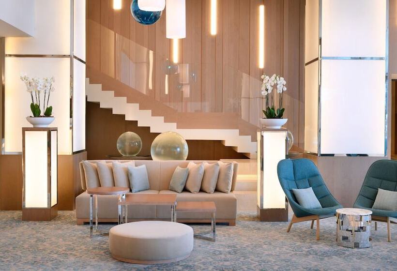 هتل Holiday Inn & Suites   Dubai Festival City Mall, An Ihg