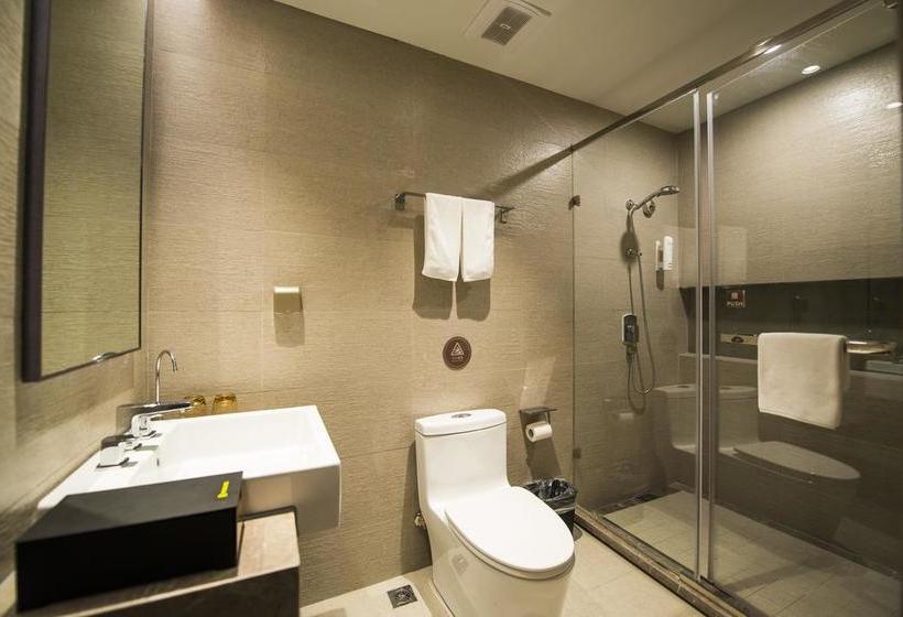 Отель Home Inn Plus Shanghai Huaihai Road Sinan Road