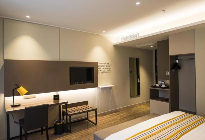 Отель Home Inn Plus Shanghai Huaihai Road Sinan Road