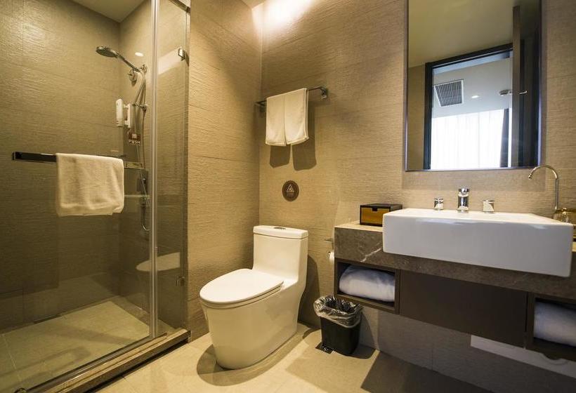 Отель Home Inn Plus Shanghai Huaihai Road Sinan Road